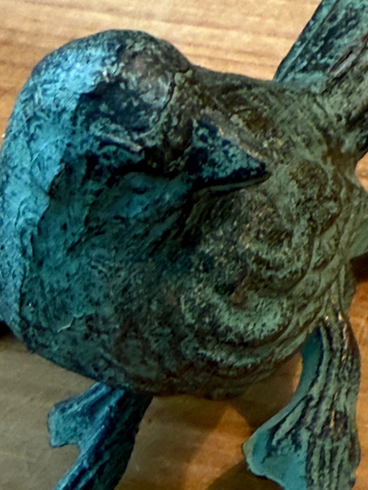 Estatuilla rústica de pájaro en una rama - Decoración de patio de jardín de hierro fundido Foto 4 de 4