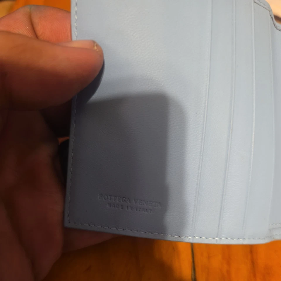 Tarjetero de cuero Bottega Veneta Intrecciato azul claro Italia Diseñador Foto 2 de 4