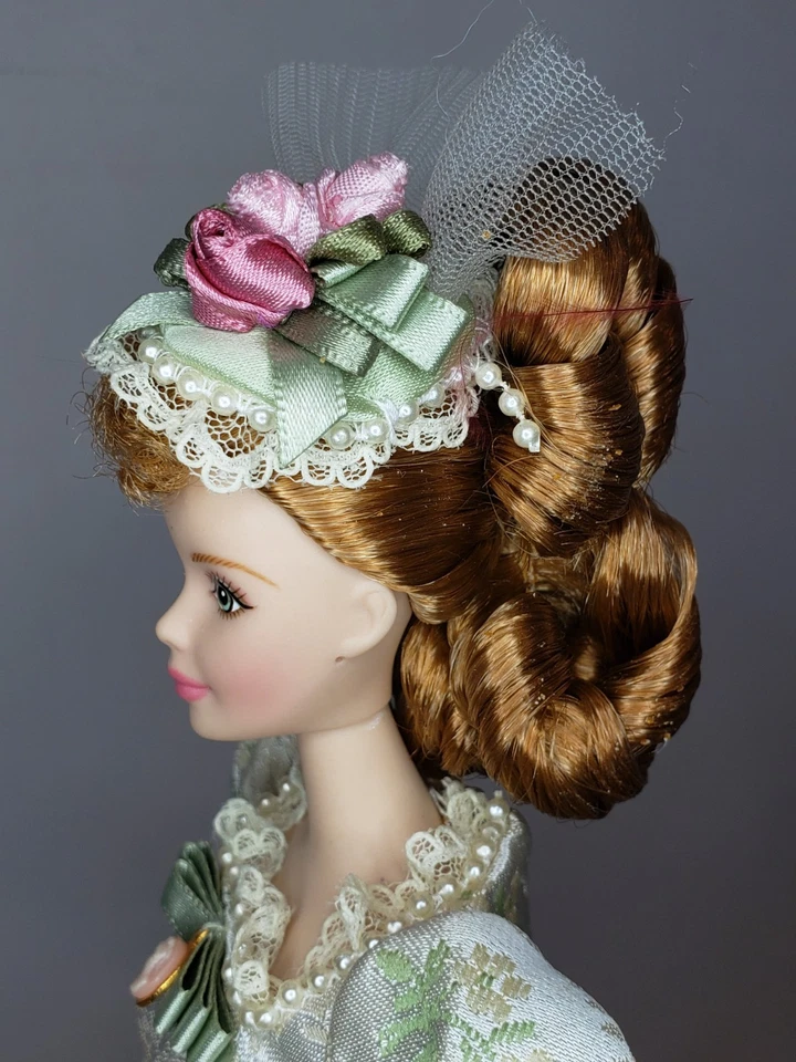 НОВАЯ ФАРФОРОВАЯ КУКЛА БАРБИ С ВОСПОМИНАНИЯМИ 1998 ОГРАНИЧЕННЫЙ ВЫПУСК MATTEL 20983 - Изображение 4 из 4