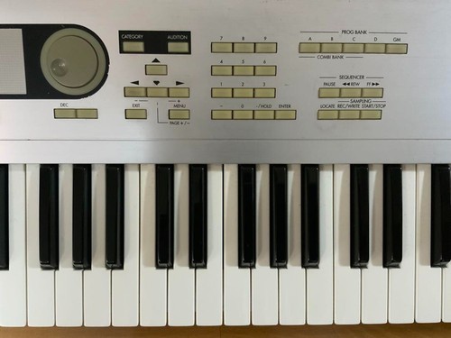 KORG TRITON Le Music Workstation As-Is For Parts From Japan Free Shipping - Picture 8 of 9
