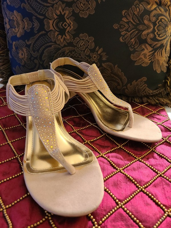Bamboo Brand Beautiful Beige Ladies Sandals-7 1/2M-New