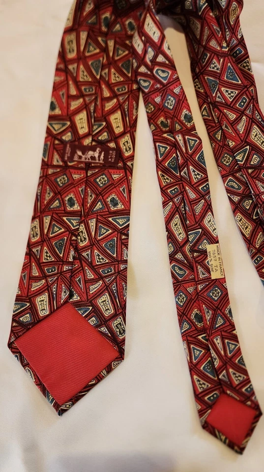 Corbata geométrica genuina Hermes roja seda nueva sin etiquetas 100 % seda Francia 7657 TA Foto 4 de 4