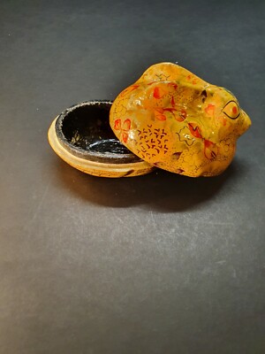 Konvolut Schmuck ovale Schatulle; florales Design; handbemalt Vintage gelber Hase
