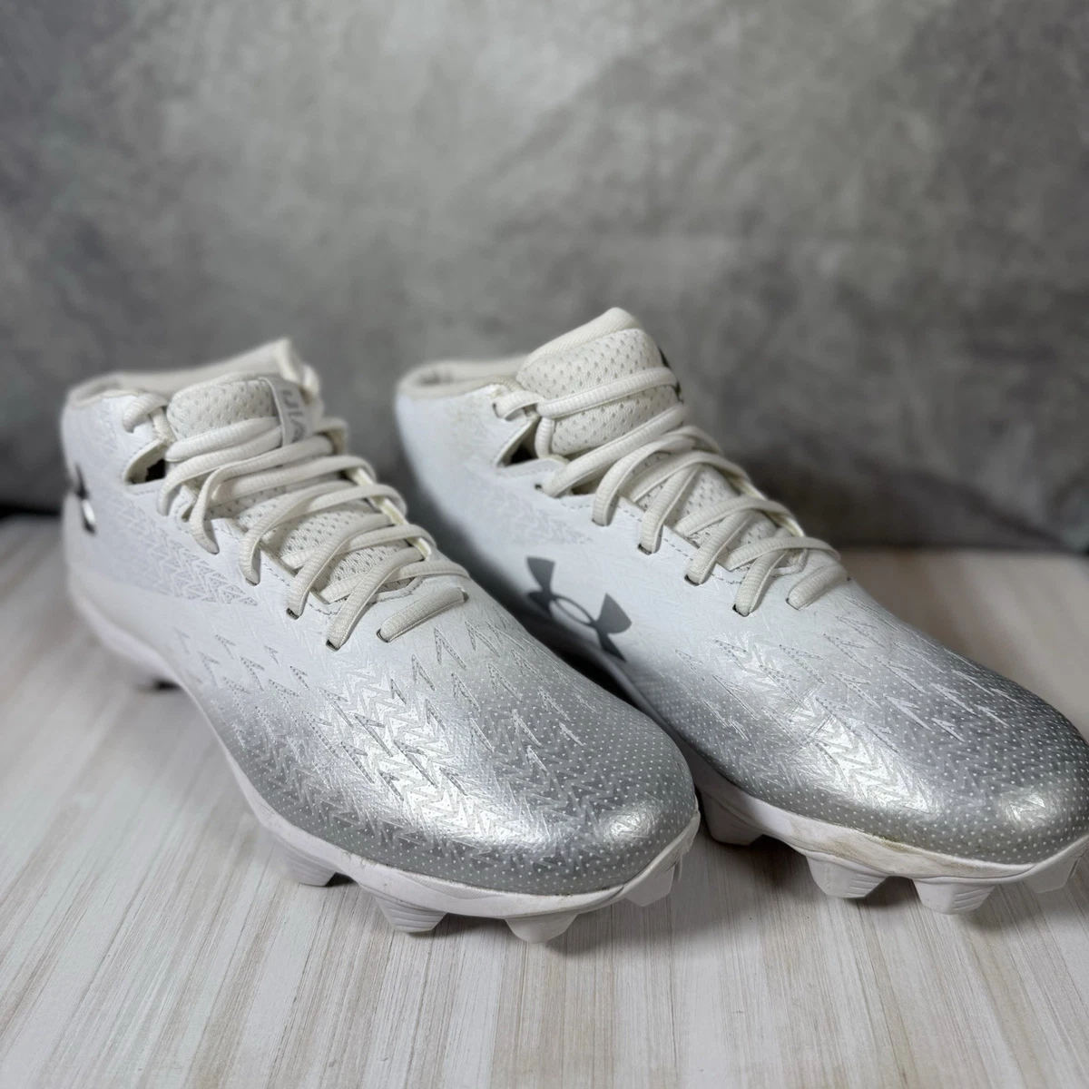 Under Armour Mens Football Cleats Silver Lime Green 1240672-109 Size 11 NWOT Under armour 11 US Silver Football Shoes & Cleats for Men  main image 4