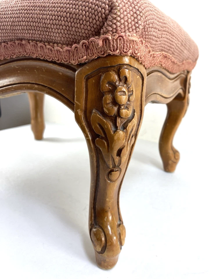 Taburete otomano de pie con punta de aguja floral rosa de colección carpintería ornamentada 11" x 15" Foto 3 de 4