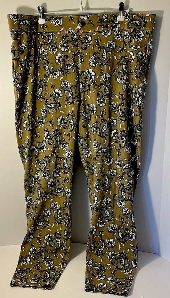 Pantalones de mezclilla para mujer Utopia by Hue de pierna recta tostados con flores negras/blancas talla 2X Foto 2 de 4