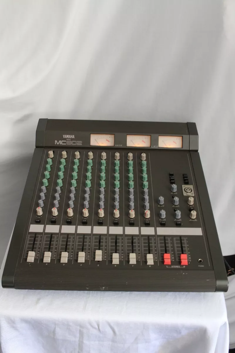 vintage Yamaha MC802 Analog Audio Mixer Console tested/works good, w/hard case.