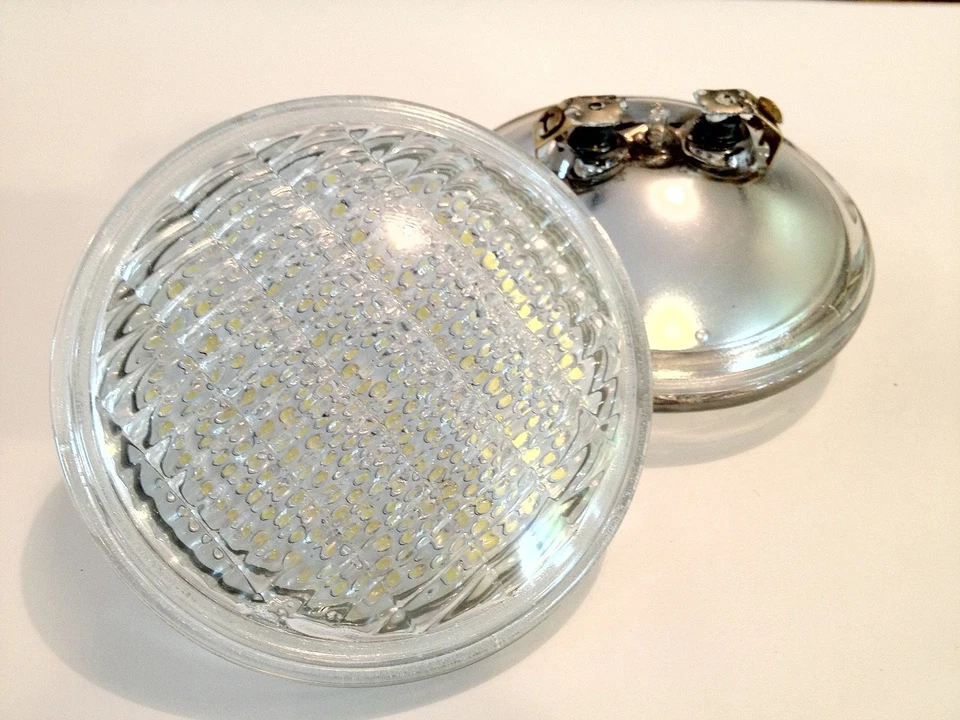 12 volt LED Par 36 Bulb - Low Voltage 3.6 Watt 2700K Landscape Lights warm white - Image 3 of 3