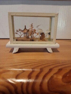Vintage chinesische Miniatur Korkkunst handgeschnitzte Krane. Miniatur 