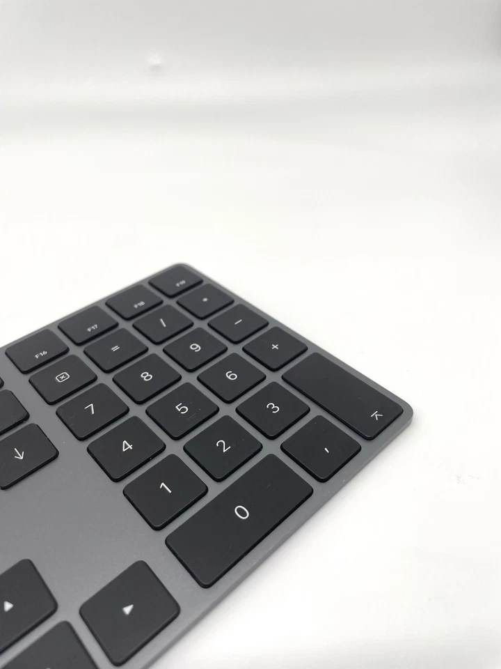 Apple Magic Keyboard mit Ziffernblock Schwarz A1843 - Guter Zustand - Bild 3 von 4