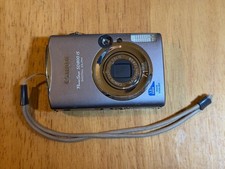 Canon PowerShot SD800 IS Digital ELPH 7.1MP 3.8x Zoom *For Parts or Repair*