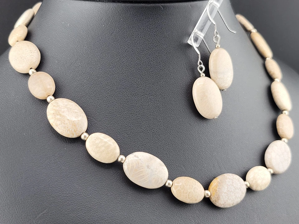 Elegante conjunto de brinco colar de prata esterlina com contas ovais de coral creme bronzeado 18" - Imagem 3 de 4