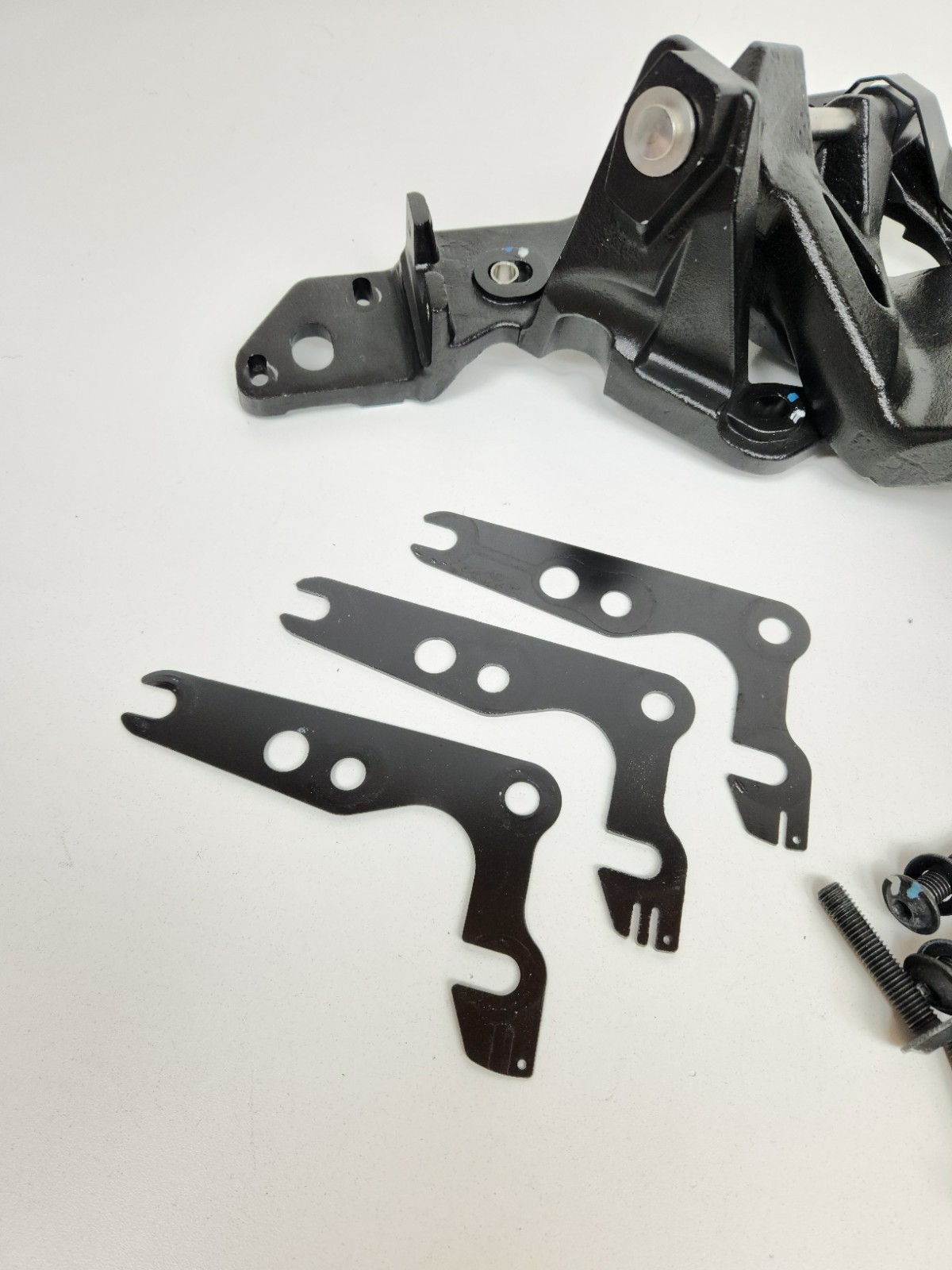 2015-2016 MCLAREN 650S SPIDER FRONT LEFT DRIVER SIDE DOOR HINGE BRACKET MOUNT 