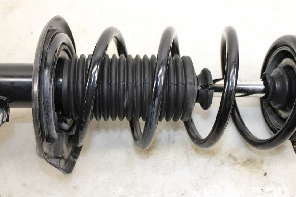 Amortiguador delantero derecho Nissan Juke Nismo 2013-2017 OEM GC136 Foto 3 de 4