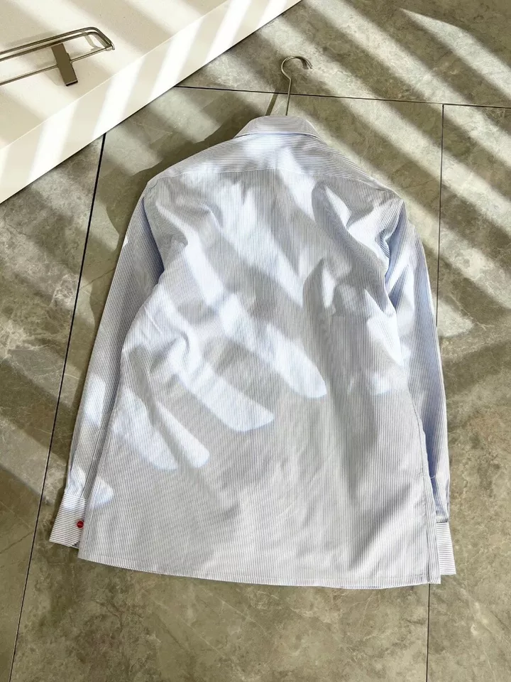 Kiton Camisa Botón Rojo con Rayas Verticales Foto 2 de 4