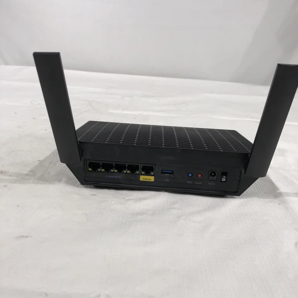 Cisco-Linksys EF4116 EtherFast 4116 16-Port 10/100 Ethernet Switch  - Image 3 of 4