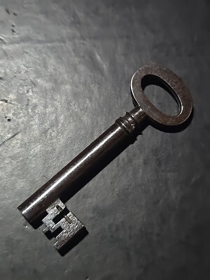 Old Intricate Guard Pattern Furniture Lock Key English Skeleton Key