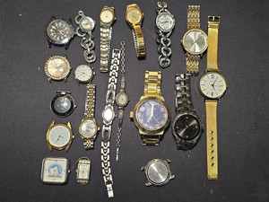 Mixed Junk Watch Lot 1lb 15oz Crafts Parts 19pcs.  (Lot 2)