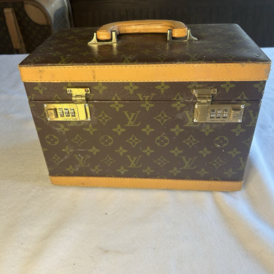 LOUIS VUITTON Vintage Monogram Cosmetic Box Trunk Bag Locks Handle