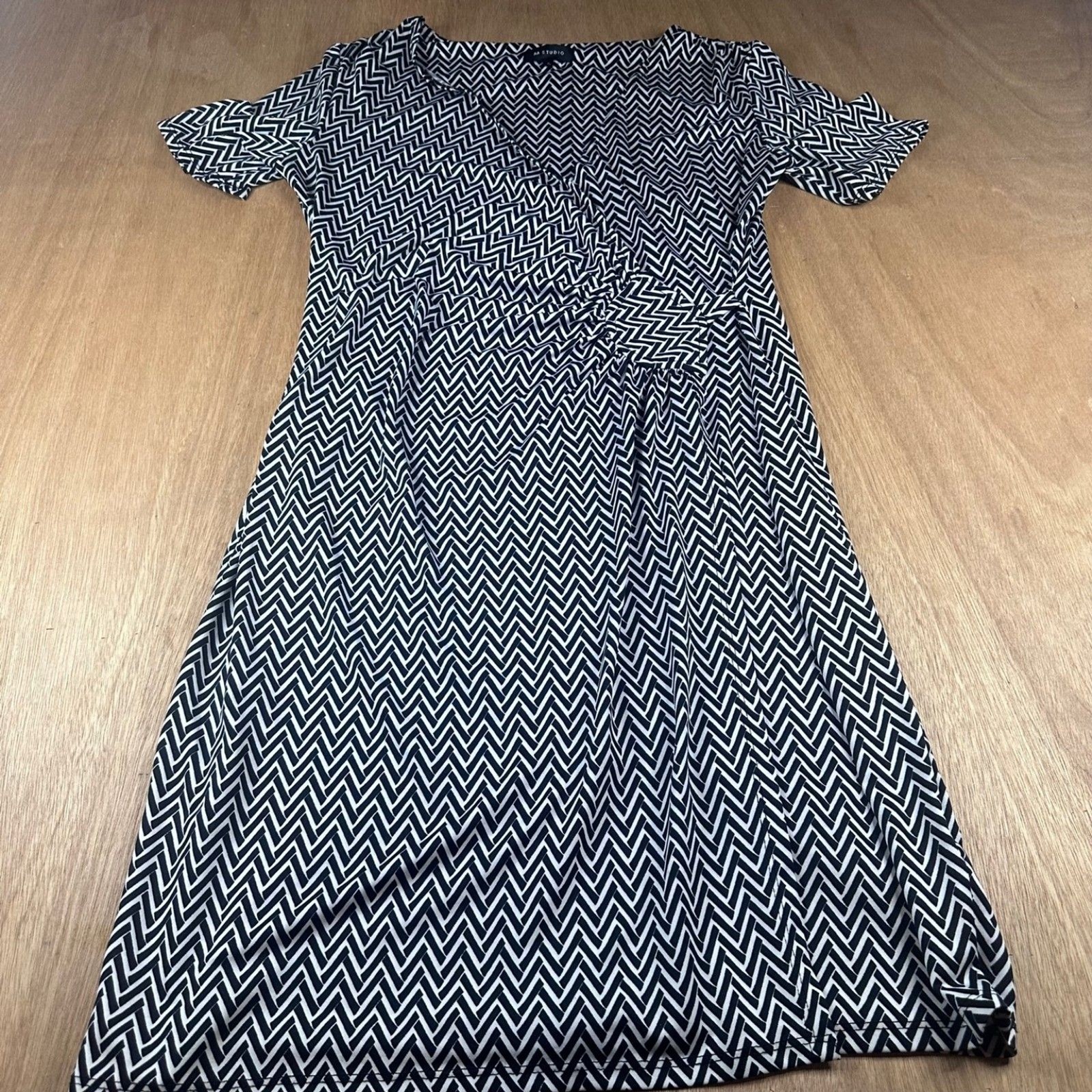 AA Studio Black White Chevron Wrap Dress Women’s Size 10 Short Sleeve