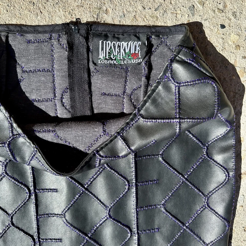 De colección Años 90 Y2K Servicio Labial Sexo Sillín Palabra EE. UU. M Falda PVC Imitación Puntada Rara Difícil de Encontrar Foto 4 de 4