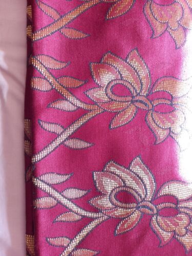 Beautiful vintage Style bed spread throw with matching pillow cases. Red/maroon