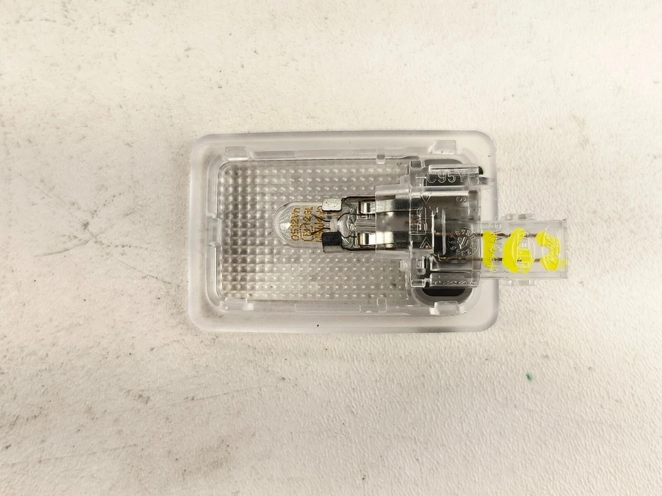 15-19 LAND ROVER DISCOVERY SPORT REAR INTERIOR LIGHT COURTESY LAMP OEM - Image 2 of 2