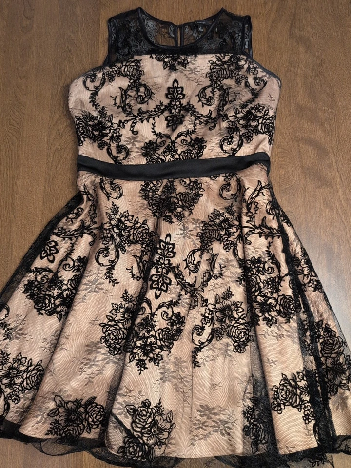 Vestido de encaje negro THE LIMITED talla 8 cóctel sin mangas marfil beige forro floral Foto 2 de 4