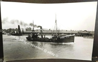 vintage Lowestoft Trawler " LT 355 King Henry " old photo 14 by 9cm