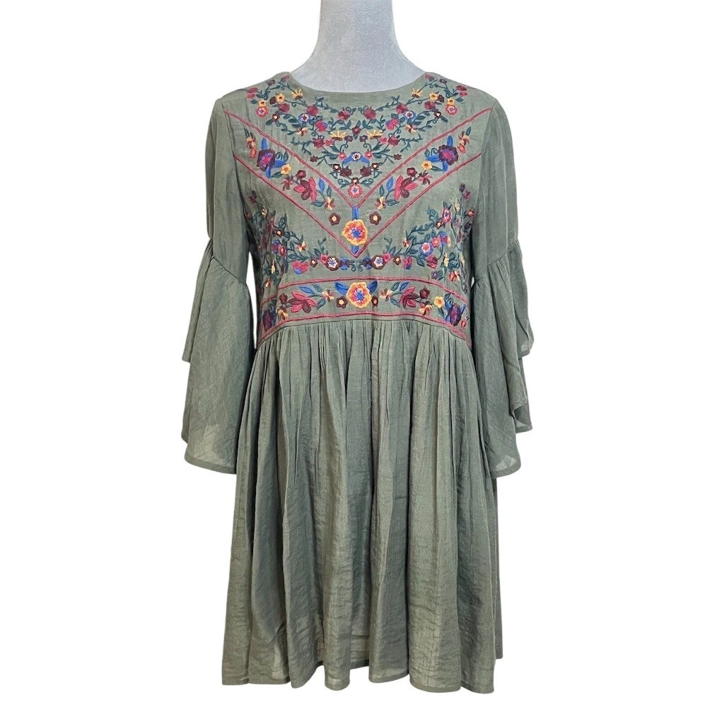 Altar’d State Vest Size Medium Comes from a smoke
