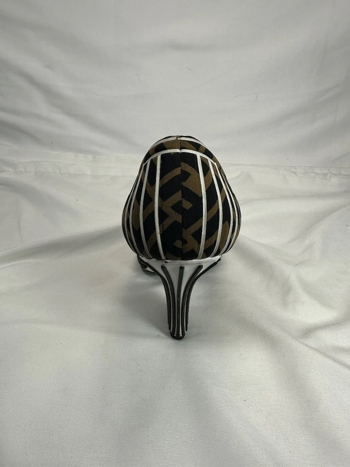 Bombas Fendi Zucca Freedom EUA 9.5 SPB-MS 352176 - Imagem 3 de 4