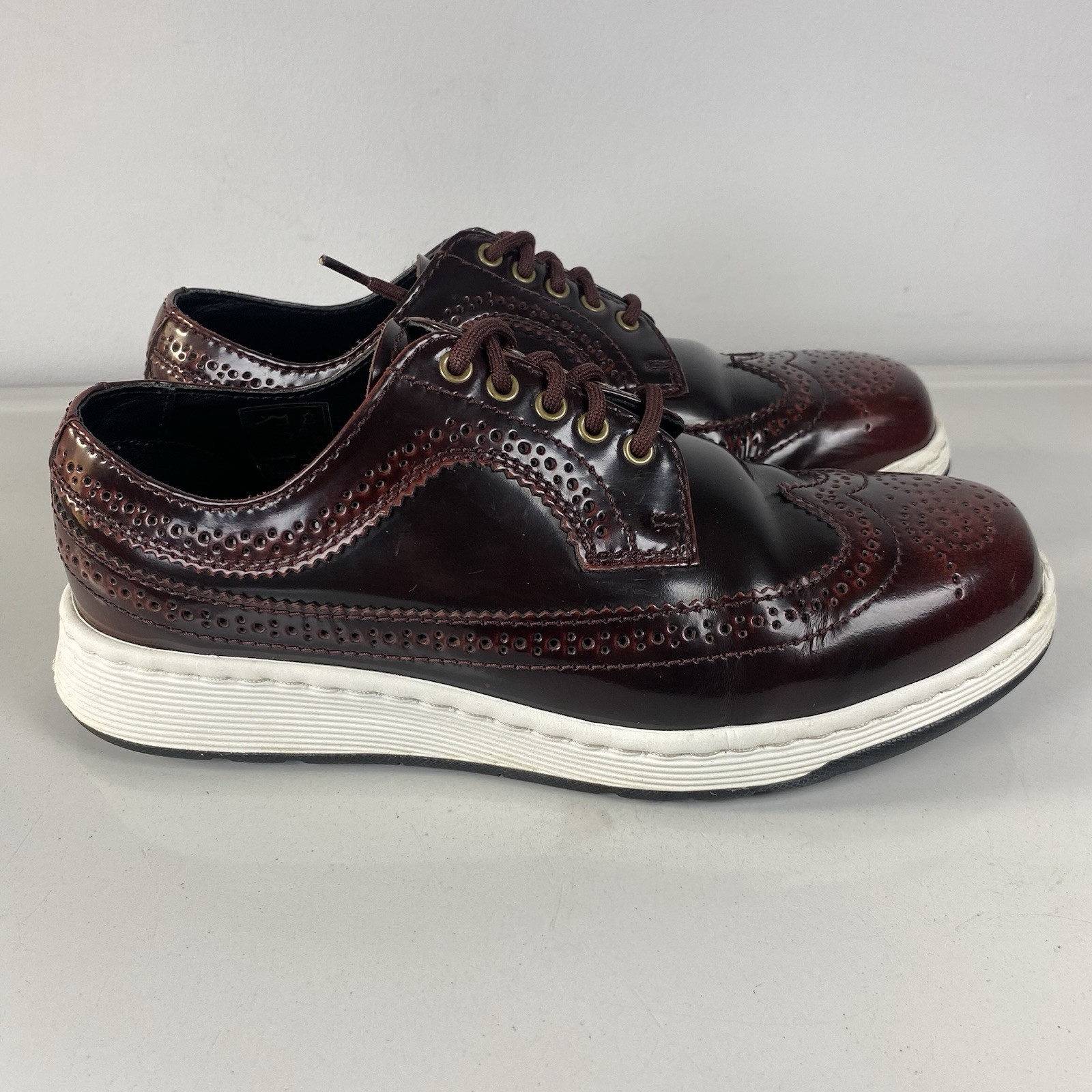 SAOLA Dr. Martens Gabe Brogues UK 6 software pelle sangue di bue punta alare suola bianca