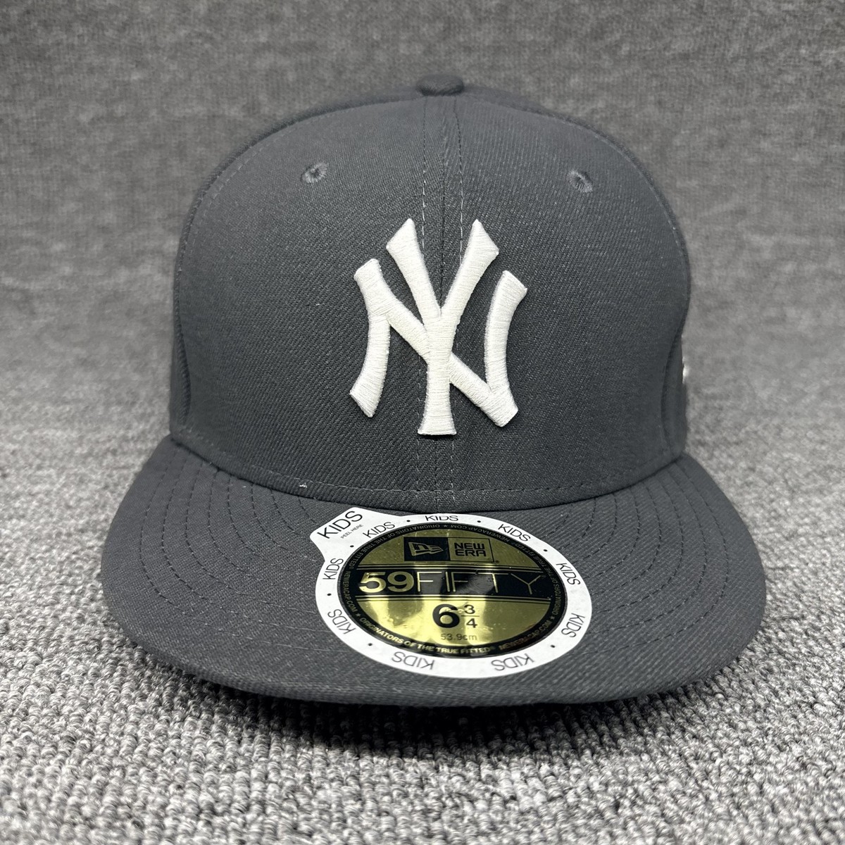 New Era 59FIFTY Kids New York Yankees Fitted Hat Gray White Size 6 3/4 53.9cm