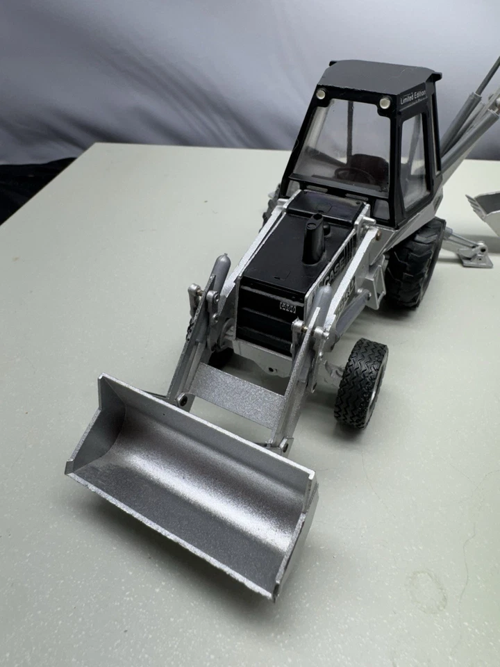 Conrad 1/35 Scale Case 580D Construction King Backhoe-Loader 25 Years Special Ed - Image 2 of 4