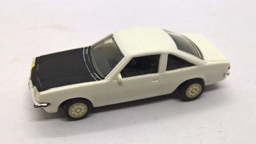 Euromodell 1:87 Opel Manta B SR GT/E weiß schwarze Motorhaube (76)