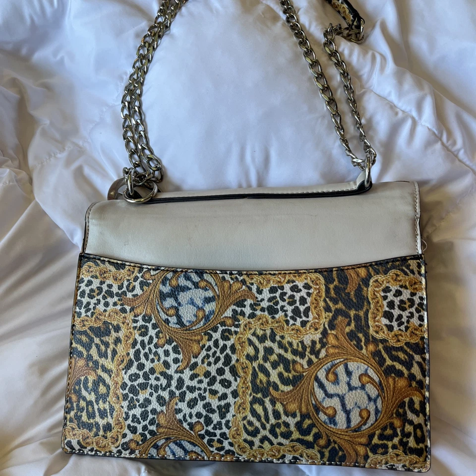 Super Único - Doble Grifo!!!!!Cartera Guess con correa de cadena! Foto 4 de 4