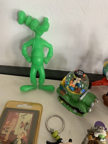 21 Piece Disney PVC Goofy Figurines Figures Pin Keychain Snow globe LOT - Picture 8 of 8