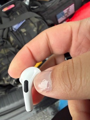 Apple AirPods Pro 2 (2nd Generation) with MagSafe Wireless Charging Case (USB-C)