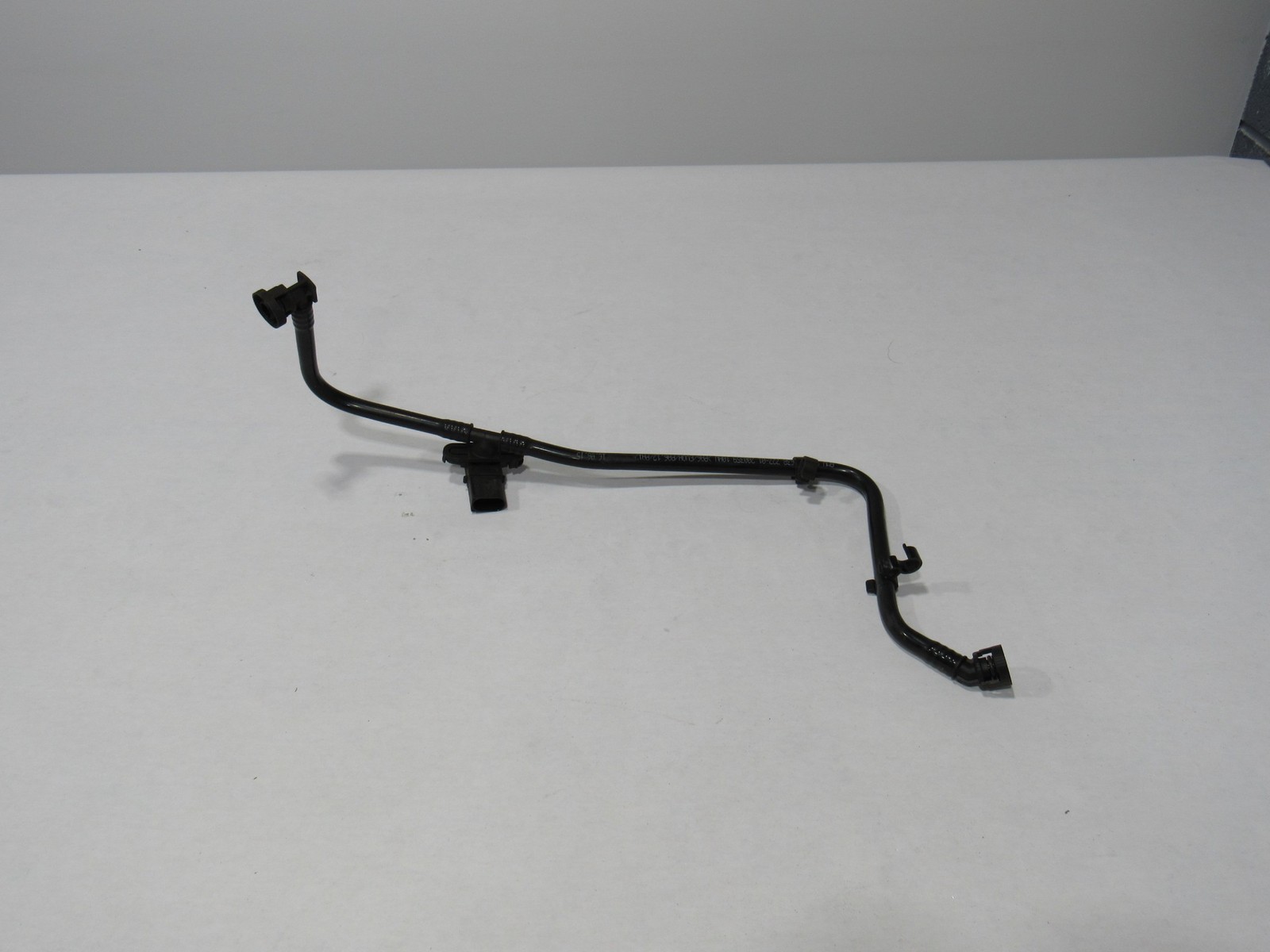 14-20 BMW I8 2015 Fuel Gas Reservoir Tank Breather Hose Pipe Line Tube ;:M
