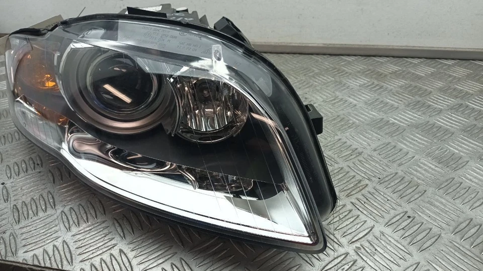 AUDI A4 B7 8E RIGHT SIDE XENON HEADLIGHT 8E0941030AT - Image 3 of 4