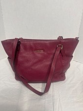 Borsa a tracolla Calvin Klein in pelle grande con manico a catena oro, vino/bordeaux