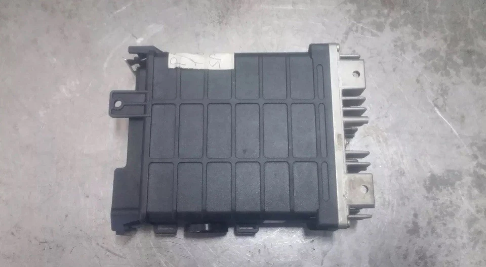 VW Centralina motore Bosch 0261200271 ECU 0 261 200 271 motronic 443 907 311 D - Immagine 3 di 4