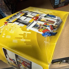 LEGO Promotional 40305 Brand Retail Store Mini Modular 2018 Retired New Damaged