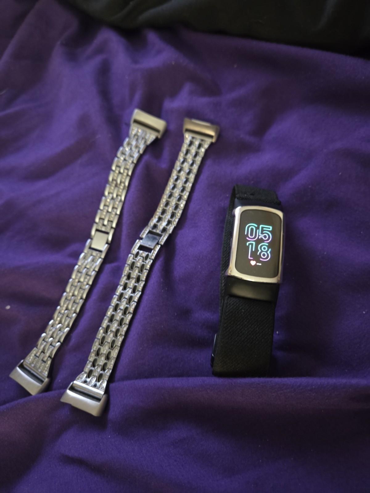 Fitbit Charge 6 Fitness Tracker Includes Extra Bands and Original Box/Charger