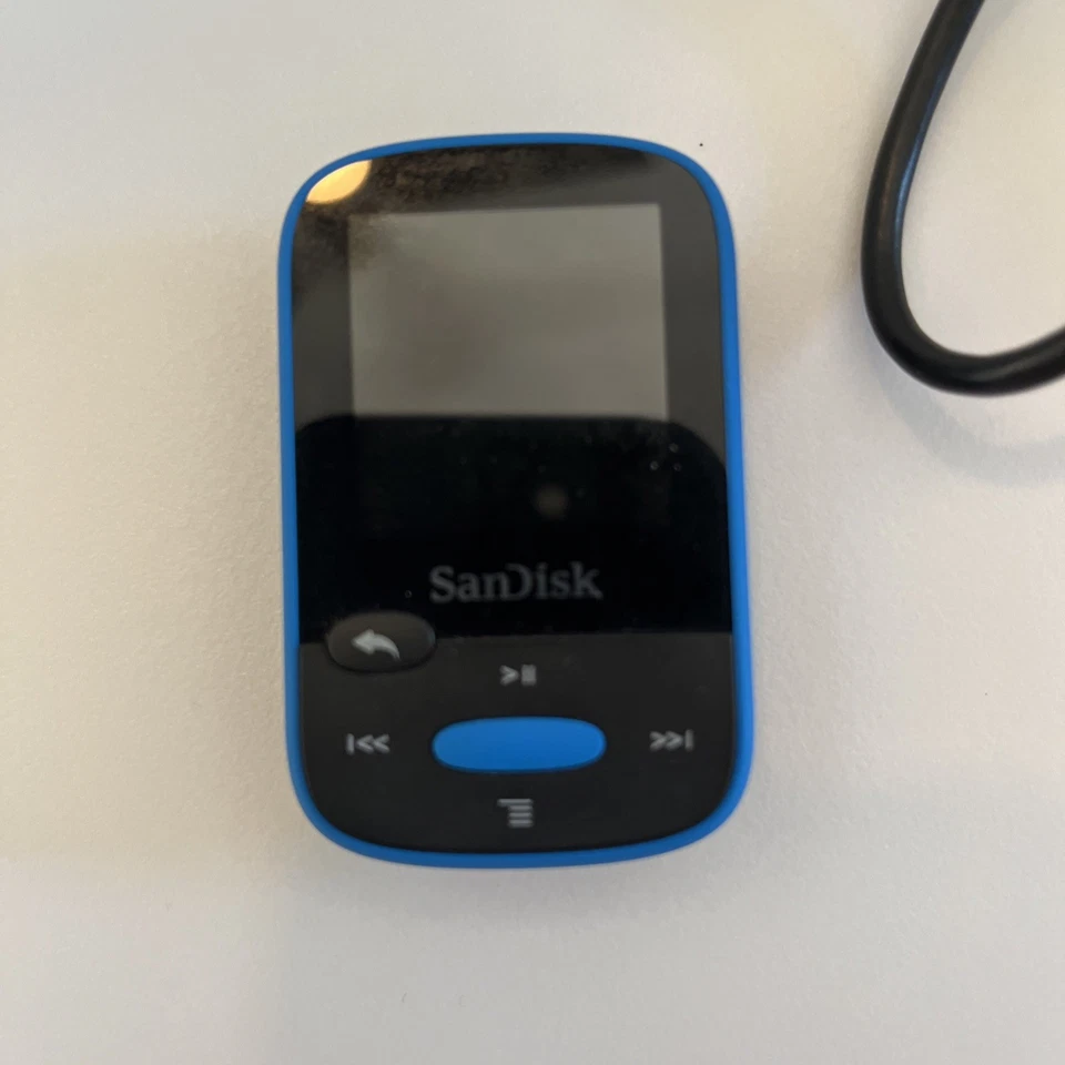SanDisk Clip Sport 8GB Blue MP3 Player W/ Charger & Original Matching Earphones - Image 2 of 4