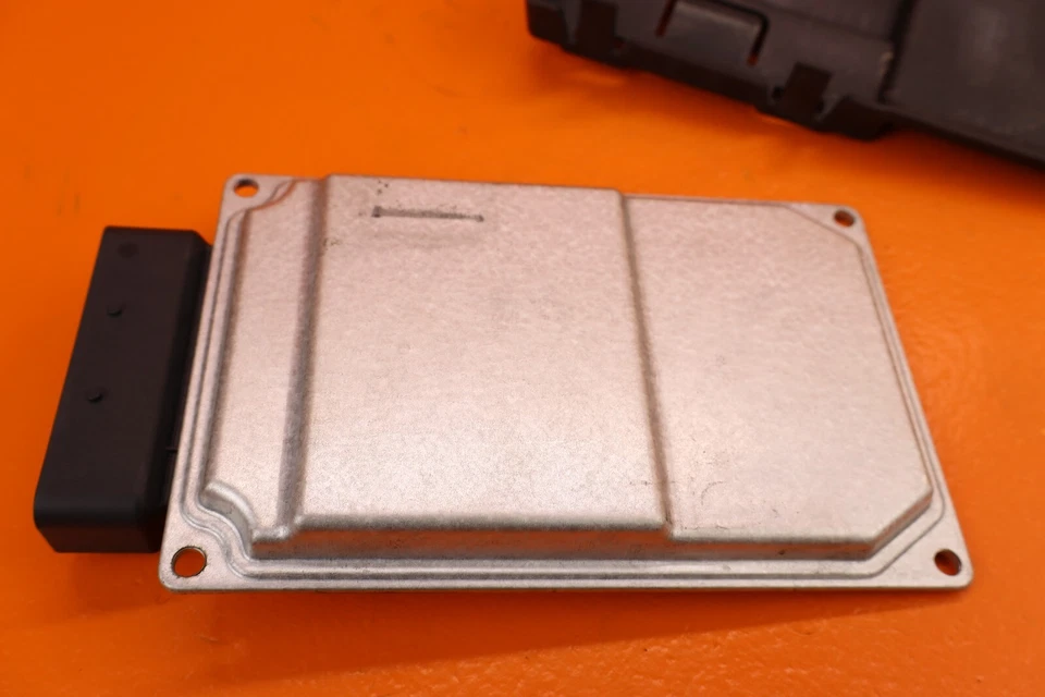 Módulo de controle de suspensão Chevrolet Corvette C7 2014 - 2019 - Imagem 4 de 4