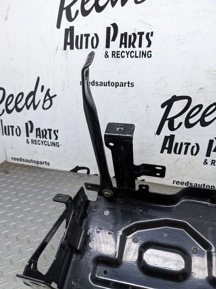 GMC SIERRA 2500 HD 2020-2025 bandeja de batería caja soporte OEM 1176643 Foto 2 de 4