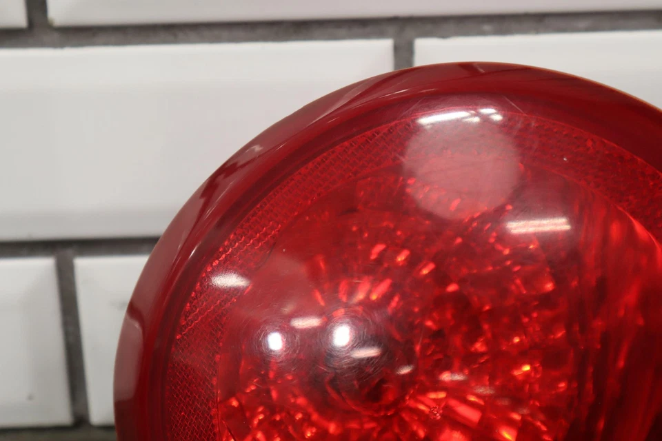 Левый задний фонарь для Chevy SSR LH 2003-2006 годов выпуска от оригинального производителя б/у - Изображение 2 из 4
