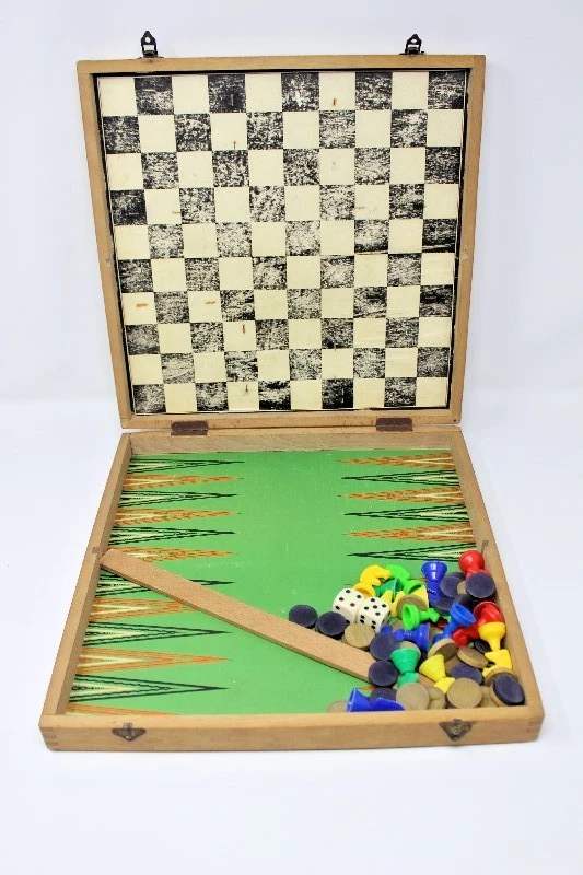 ANCIEN COFFRET JEUX PETITS CHEVAUX DAMES ETC ... - Photo 2/2