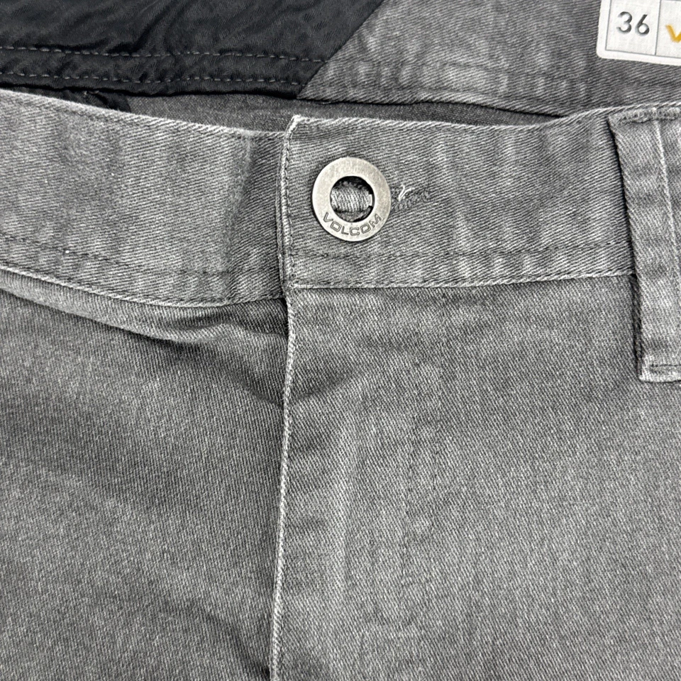 Y2K VOLCOM Chino Shorts Mens Size 36 Faded Grey Classic Fit Cotton Skater Bottom - Image 4 of 4